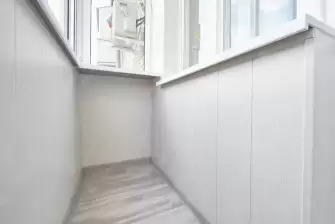 Отделка балкона панелями ПВХ с остеклением Рехау