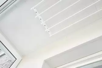 Отделка балкона панелями ПВХ с остеклением Рехау