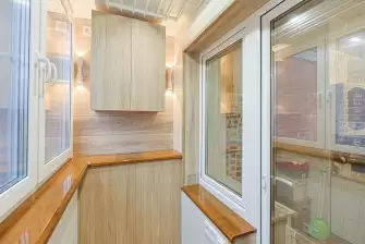 Отделка ламинатом Г-образного балкона с утеплением