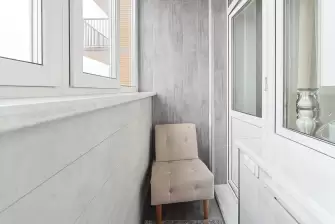 Отделка ламинатом прямоугольного балкона с утеплением