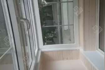 Остекление и отделка балкона деревянной вагонкой