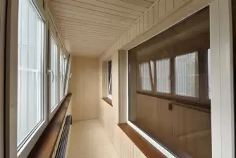 Установка окон и отделка балкона деревом