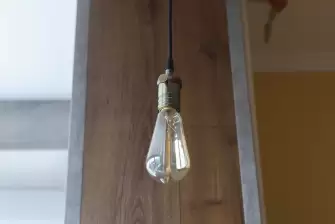 Отделка Г-образного балкона ламинатом с объединением с кухней