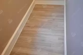 Отделка балкона панелями ПВХ и ламинат и установка кованого настенного плафона