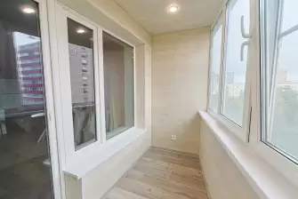 Отделка и остекление Г-образного балкона