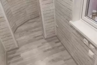 Отделка балкона с установкой теплого пола