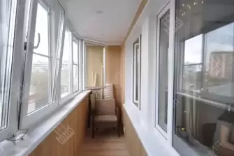 Остекление лоджии окнами с мультифункциональным стеклопакетом и отделка