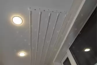 Теплое остекление балкона Сапожок окнами ПВХ Рехау