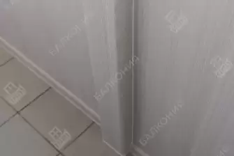 Отделка стен и потолка балкона ПВХ панелями