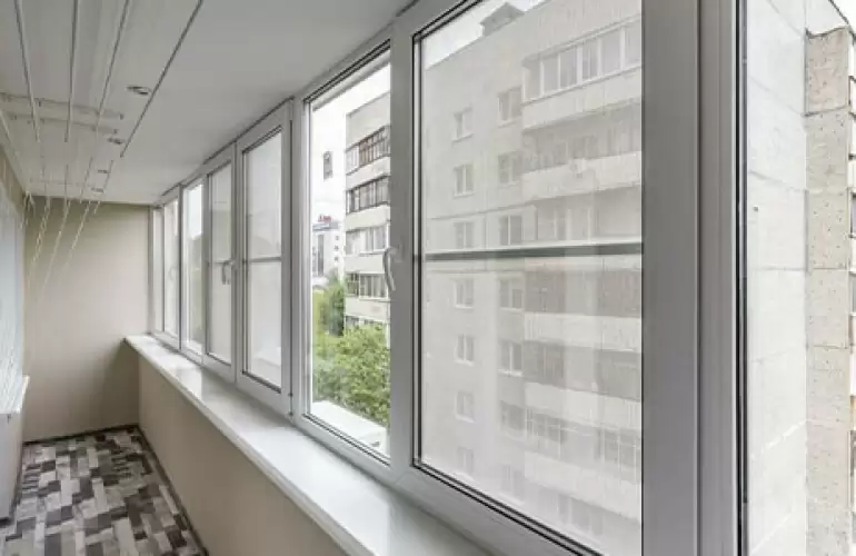 Остекление балкона под ключ окнами REHAU  Остекление балкона под ключ окнами REHAU